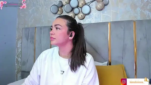 KimDevinne on StripChat