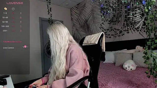 Kira_Key on StripChat