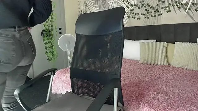 Kira_Key on StripChat