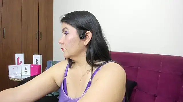 kiraGeiner on StripChat