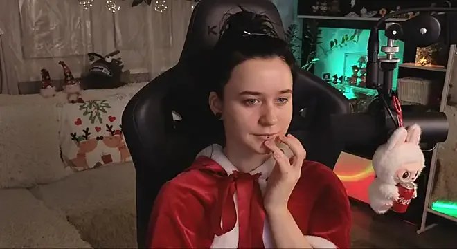 KiraLiLime on StripChat