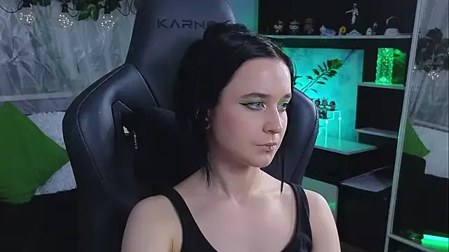 KiraLiLime on StripChat