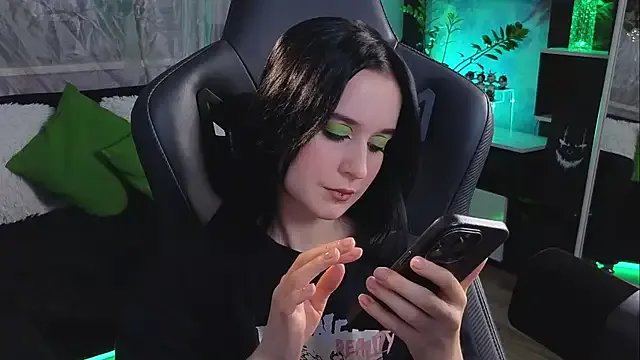 KiraLiLime on StripChat