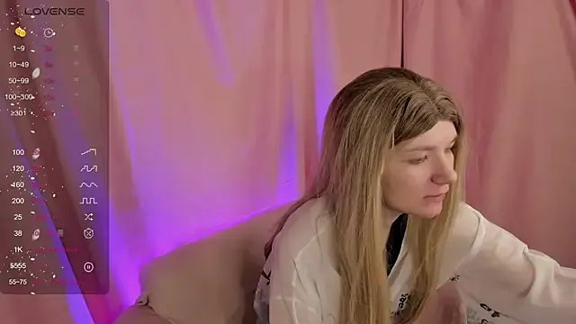 KiraRogers on StripChat