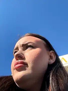 KiraSunshine on StripChat