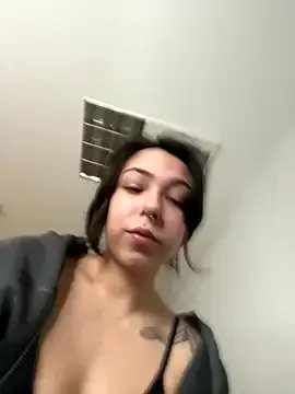 Kitty5348 on StripChat