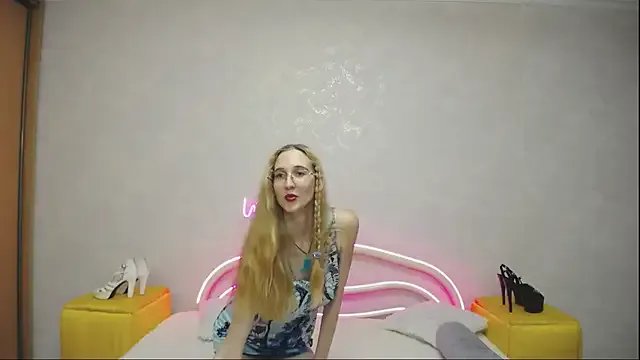 KlaryBrait on StripChat