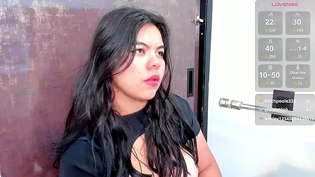 klhoe_boobs on StripChat