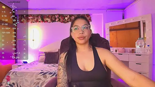kloe28 on StripChat