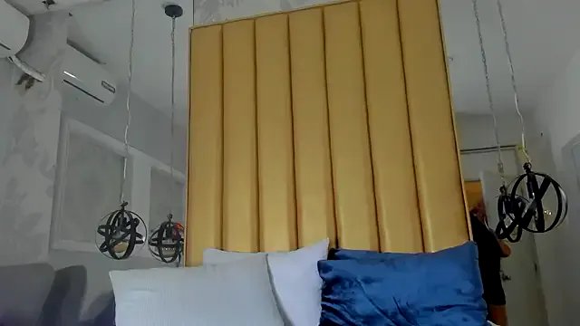 KonyBell on StripChat