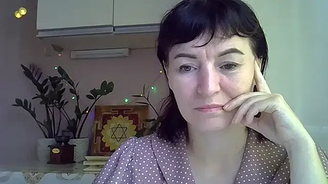 Krystal_82 on StripChat