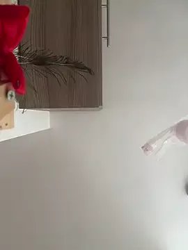 Kylie2211 on StripChat