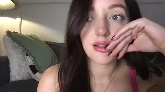 laceyjames24 on StripChat