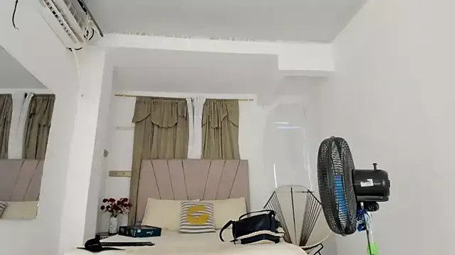 Lady_miss___ on StripChat