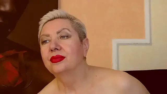 LadyPosh on StripChat