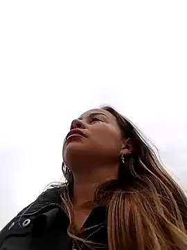 LaraCaliente on StripChat