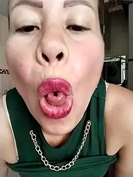 LaraCaliente on StripChat