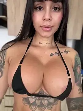 LaraHenao on StripChat