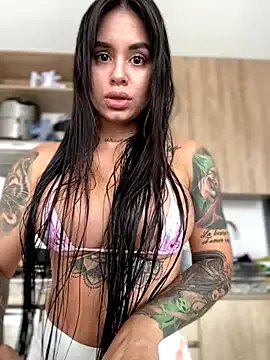 LaraHenao on StripChat