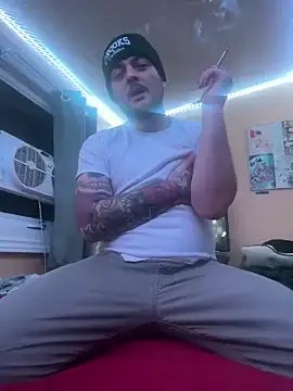 Freechat latenightguy on StripChat