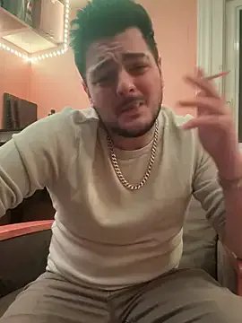 Freechat latenightguy on StripChat