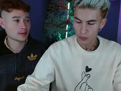 Latin_boysxxxx on StripChat