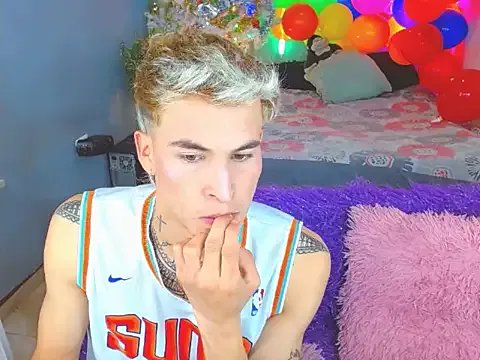 Latin_boysxxxx on StripChat