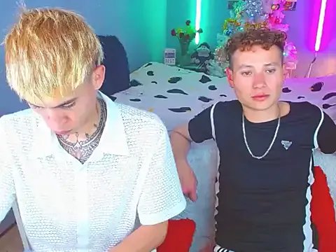 Latin_boysxxxx on StripChat