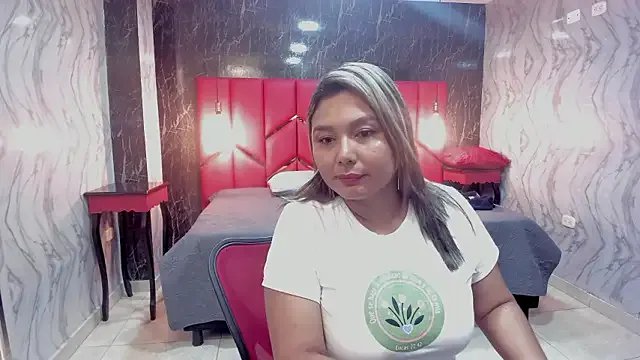 LatinaHoleQueen — Oil & Boobs Show: Extreme shine! 