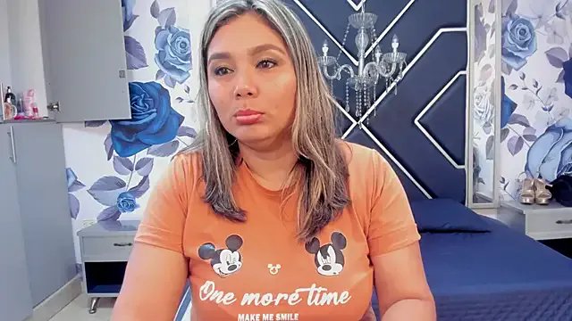 LatinaHoleQueen on StripChat