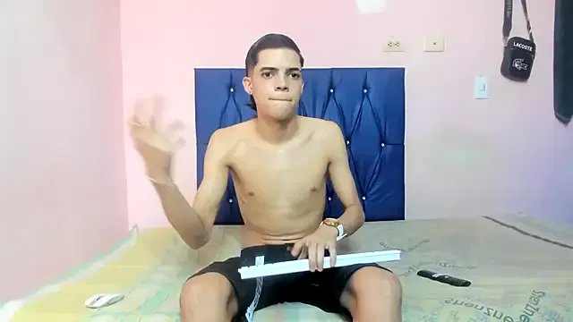 Freechat Latinos_2001 on StripChat