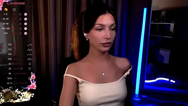 Laura_Bess on StripChat