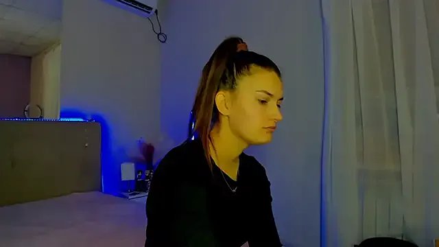 Laura_Leee on StripChat