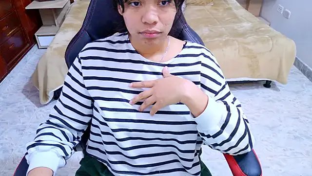 laureentt_ on StripChat