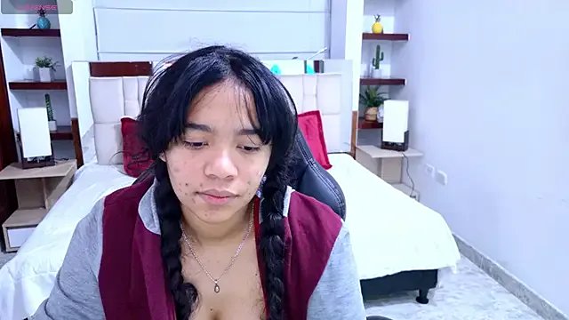 laureentt_ on StripChat