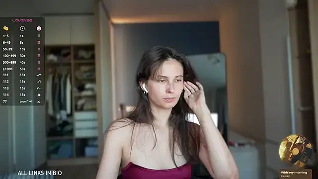 LAUREL_HAZEL on StripChat