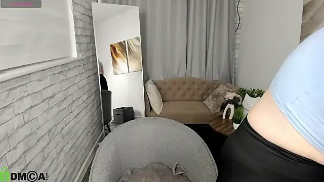 Lea_shadom — Caress me with your attention