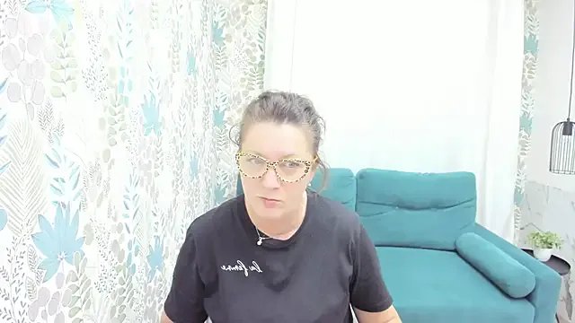 LeaPure on StripChat