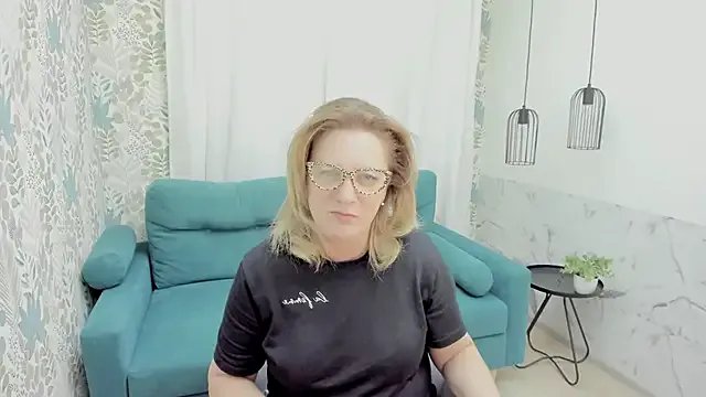 LeaPure on StripChat