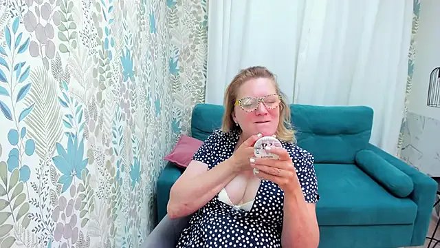 LeaPure on StripChat