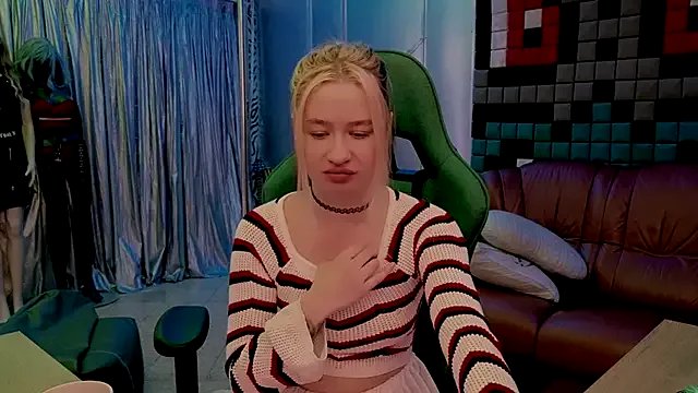 LeilaReal — Fully naked