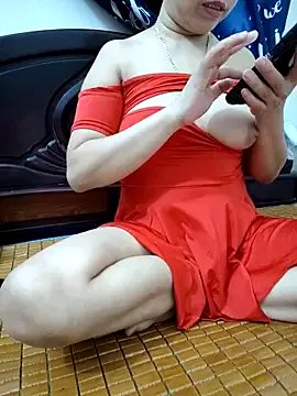 Lena079 on StripChat