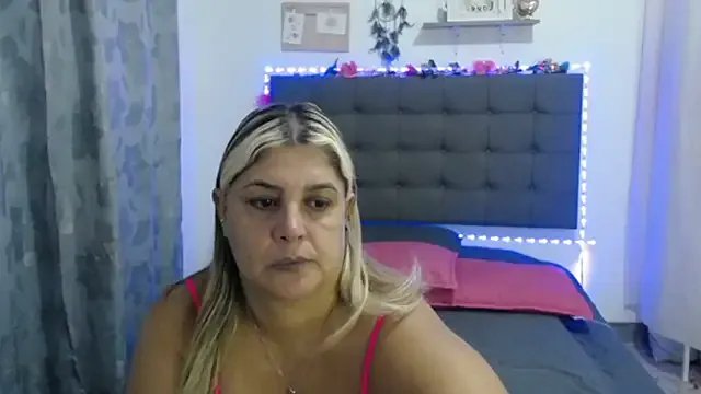 LenaDIaz on StripChat