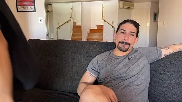 Freechat lenruy on StripChat