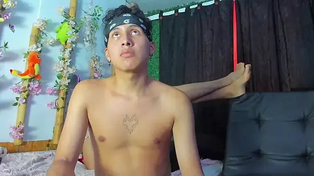 Leo_Glow on StripChat