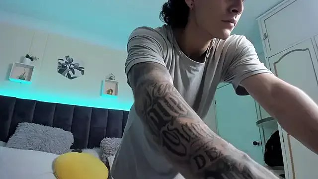 Leo_santoro on StripChat