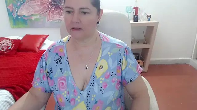 leonela_69 on StripChat