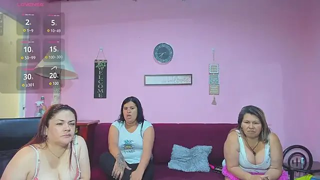 lesbiancuple on StripChat