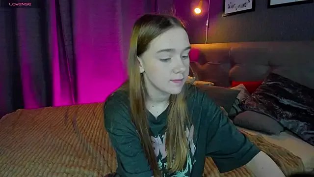 Lesi_Moonie01 on StripChat