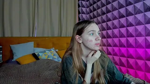 Lesi_Moonie01 on StripChat